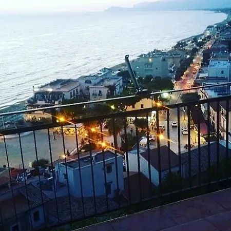 La Terrazza Sul Mare, Centro Storico Di شقة *